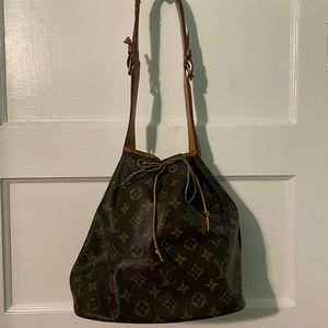Loui Vuitton bucket bag 325.00 I am reposhing this bag. It is in good condition.
